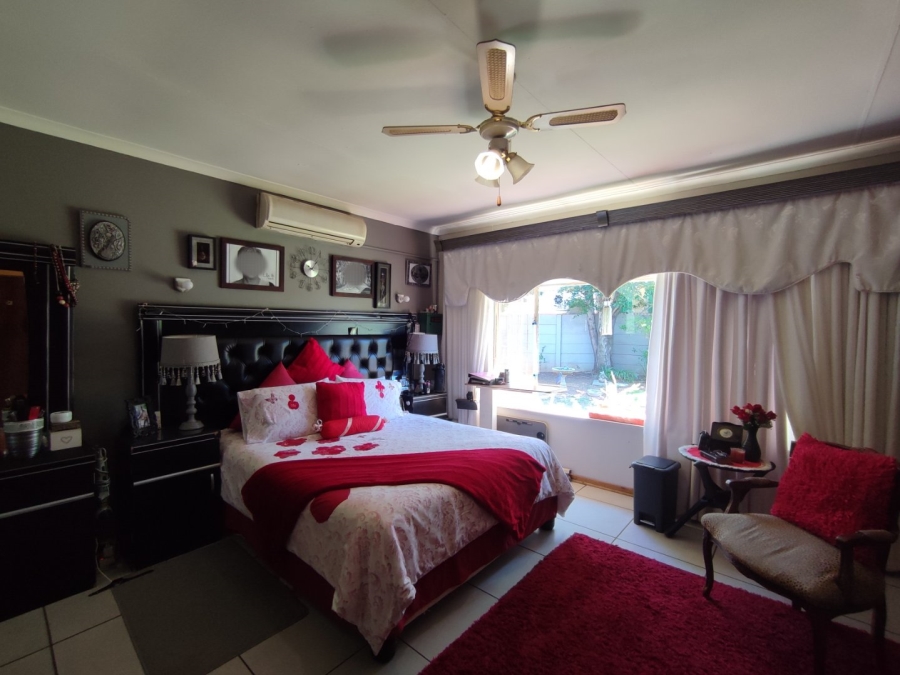 4 Bedroom Property for Sale in Pellissier Free State